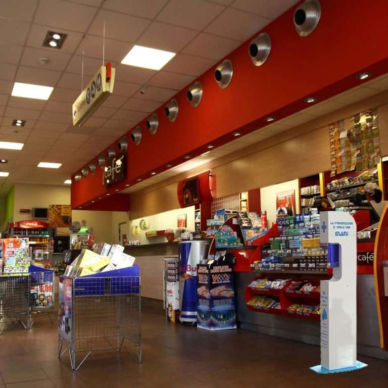 Quale materiale per espositore scegliere? Pro e contro